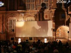 Foto Ciné concert proposé par l'association Terres Nomades dans la cour de l'hôtel d'Assezat à Toulouse