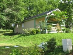 photo de Chalets meublés dans parc résidentiel avec piscines